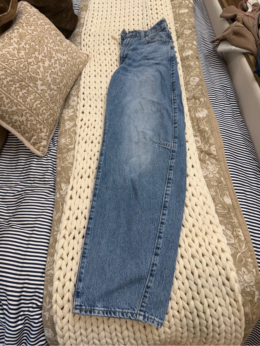 Levi's Light Wash High-Rise barrel Jeans